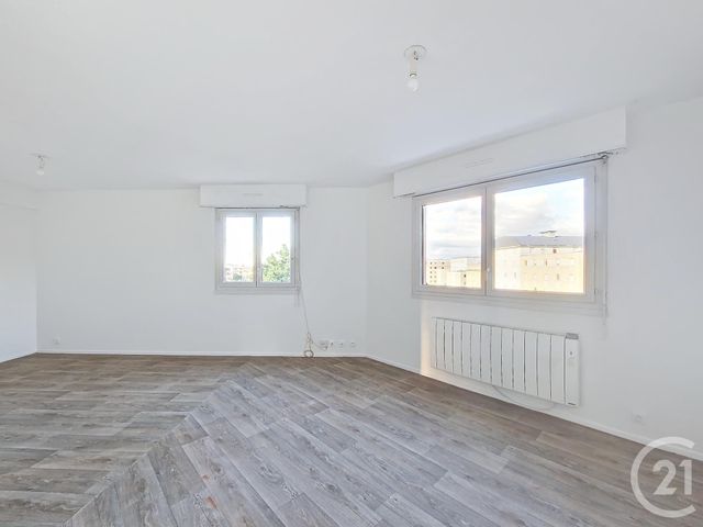 Appartement T3 à vendre - 3 pièces - 76.3 m2 - CLERMONT FERRAND - 63 - AUVERGNE - Century 21 Stéphane Roume Immobilier