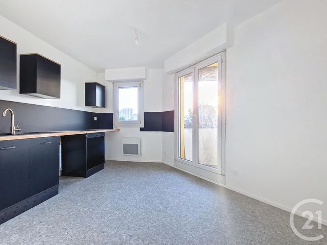 Appartement T3 à vendre - 3 pièces - 76.3 m2 - CLERMONT FERRAND - 63 - AUVERGNE - Century 21 Stéphane Roume Immobilier