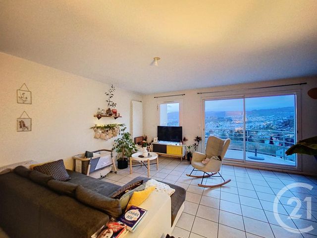 Appartement F4 à louer - 4 pièces - 75.98 m2 - CLERMONT FERRAND - 63 - AUVERGNE - Century 21 Stéphane Roume Immobilier