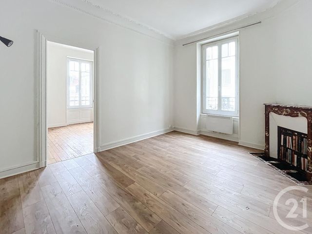 Appartement F3 à louer - 3 pièces - 55.7 m2 - CLERMONT FERRAND - 63 - AUVERGNE - Century 21 Stéphane Roume Immobilier